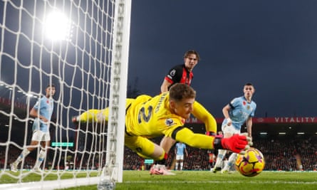 Mark Travers dives to his right.