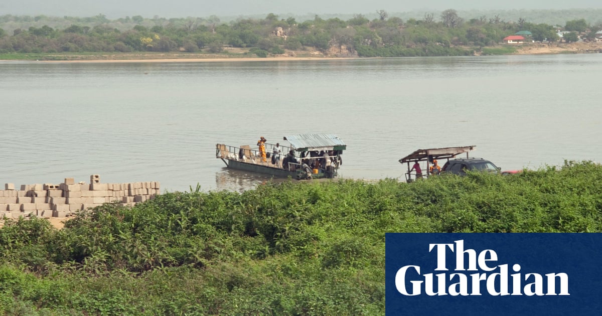 At least 27 people dead and 100 missing after boat capsizes in Nigeria