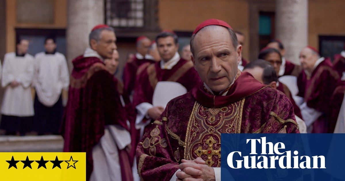 Conclave review – Ralph Fiennes shines as papal election results in high-camp gripper