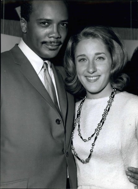 Jones with the singer Lesley Gore.