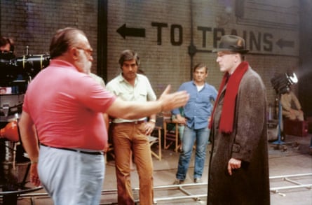 Leone directs Robert De Niro on the set of Grand Central Station, a sound stage at Cinecittà.