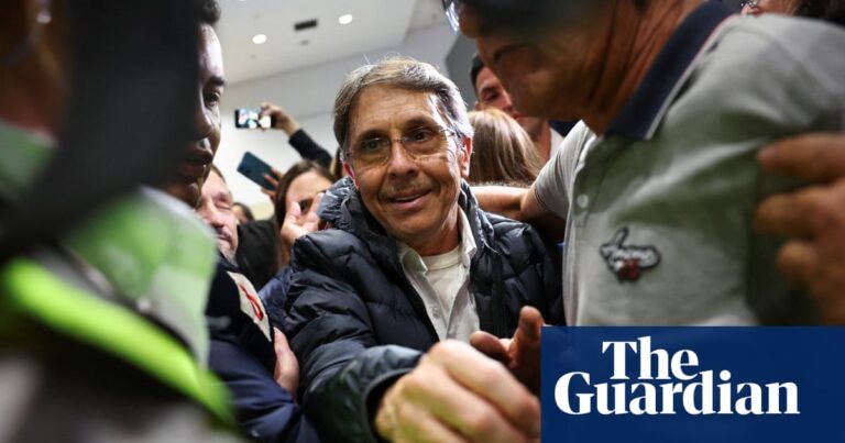 Ex-drug lord Fabio Ochoa walks free in Colombia after 20 years in US prisons