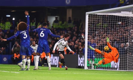 Fulham halt Chelsea’s title push after Muniz seals last-gasp comeback win