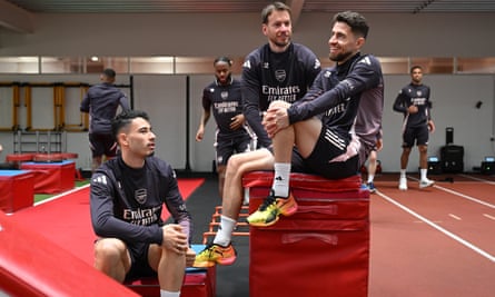 Gabriel Martinelli, Neto and Jorginho in the Arsenal gym.