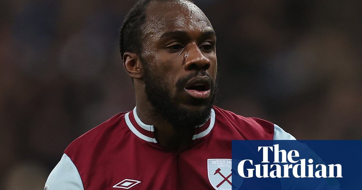 West Ham’s Michail Antonio has surgery on broken leg following car crash