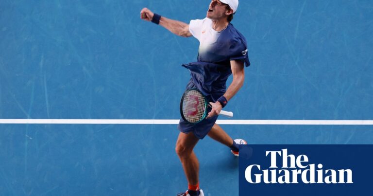 Alex de Minaur finds his legs to overrun Francisco Cerundolo at Australian Open