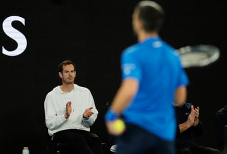 Andy Murray, coach of Novak Djokovic, applauds his efforts against Carlos Alcaraz.