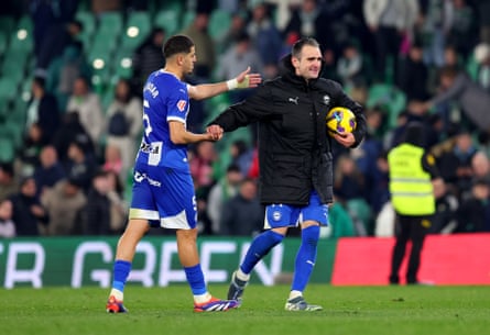 Old, humble and perfect: lovable lump Kike García gives Alavés hope | Sid Lowe