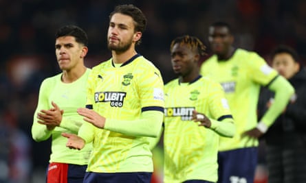 Southampton applaud their fans after defeat at Manchester United