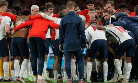 Gareth Southgate talks to his players before the start of extra time against Denmark in the Euro 2020 semi-finals