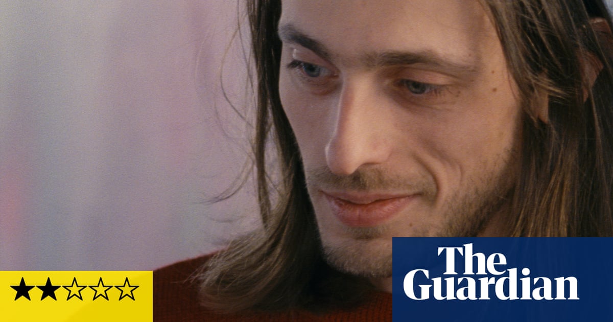 Ari review – a French primary teacher flunks out in daydreaming misfire