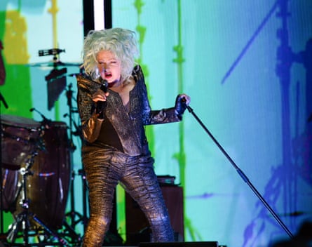 Cyndi Lauper review – still showing her true colours in fun farewell tour