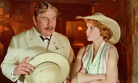 Peter Ustinov and Mia Farrow in Death on the Nile.