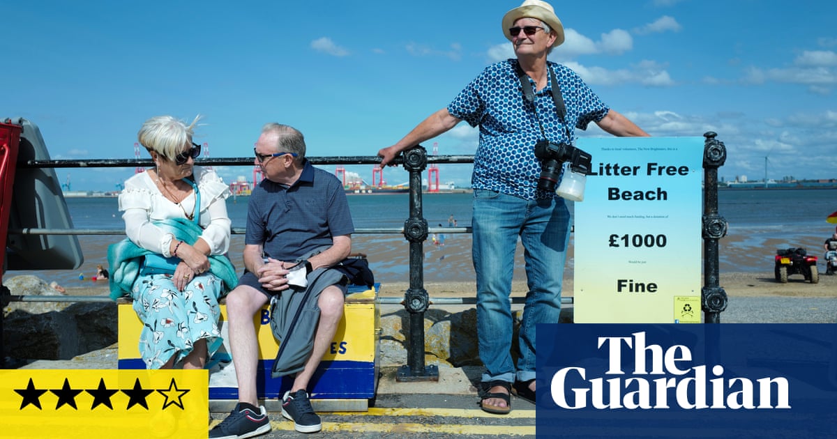 I Am Martin Parr review – enjoyable study of tragicomic Britain’s inspired photographer