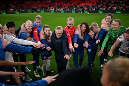 Sarina Wiegman leads the post-match victory huddle.