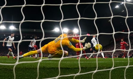 Liverpool sweep Tottenham aside to book Carabao Cup final with Newcastle