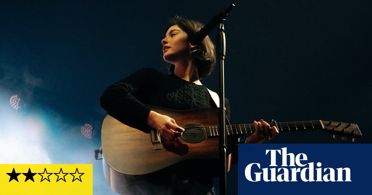 Gracie Abrams review – telling references tied together in a big, bland bow