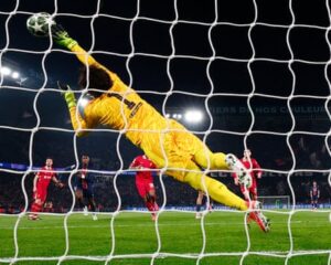 Harvey Elliott stuns PSG as Liverpool weather storm to snatch dramatic win