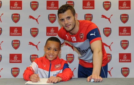 Ethan Nwaneri signs for Arsenal’s under-eights with Jack Wilshere in 2015