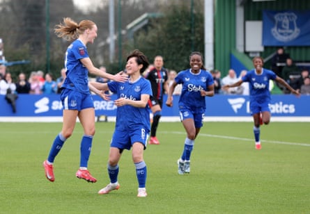 WSL roundup: Arsenal thrash Liverpool thanks to Matthews’ damaging double