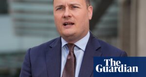 Bosses of hospitals that spend too much or treat too few will not get pay rise