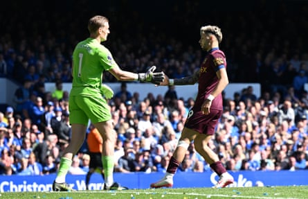 Julio Enciso is congratulated by the Everton goalkeeper Jordan Pickford after scoring Ipswich’s first goal with a stunning strike.