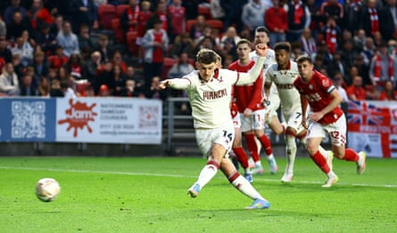 Sheffield United crush 10-man Bristol City to put one foot in playoff final